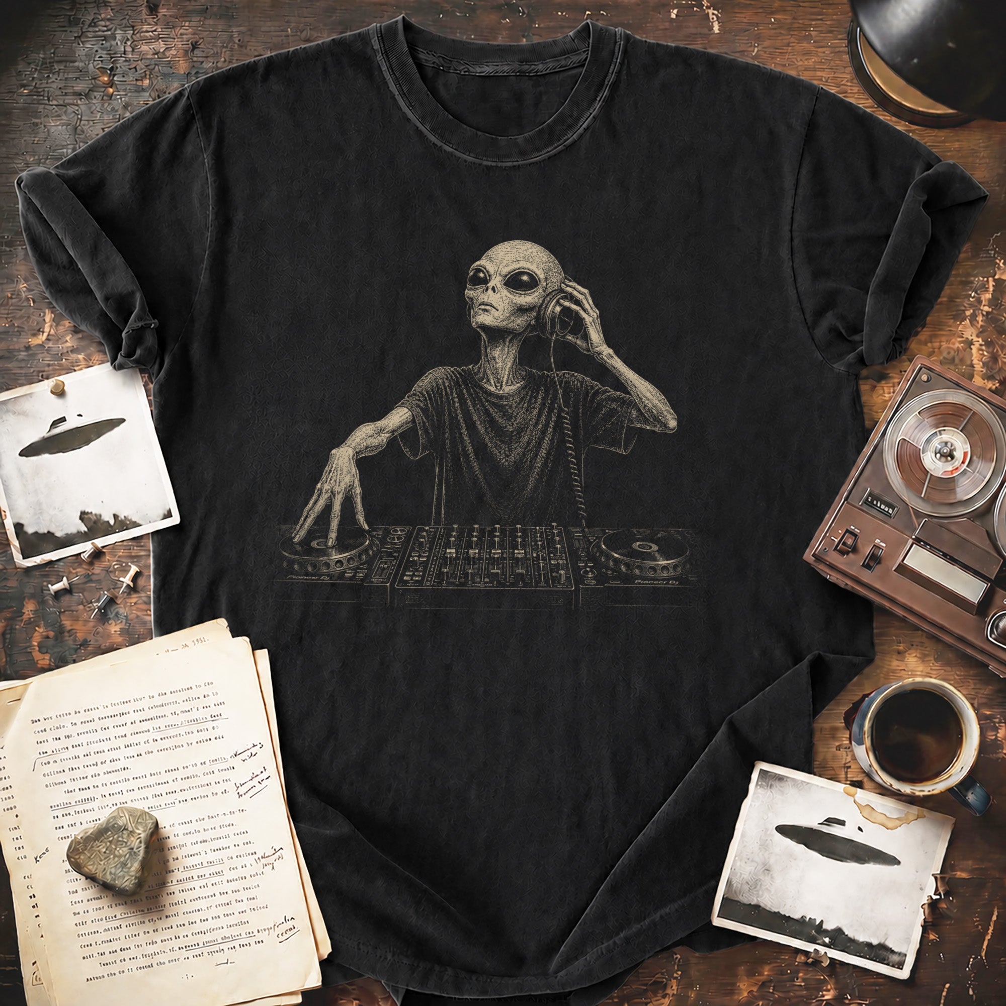 Alien DJ T-shirt